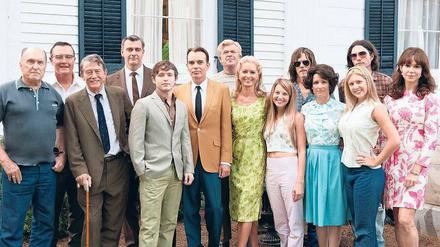 Gruppenbild mit Patriarchen. Die Familien des Amerikaners Jim Caldwell (Robert Duvall) und des Engländers Kingsley Bedford (John Hurt, beide vorne links) begegnen einander in Alabama. Den sonderlichen Sohn Skip spielt Regisseur Billy Bob Thornton (Mitte). Und wer entdeckt Kevin Bacon? 