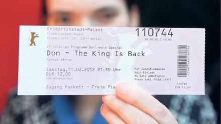 Dieser Mann hat ein Ticket. Sie nicht. Was nun? Wir sagen’s Ihnen. Foto: dapd