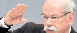 Viel höher geht nicht. Daimler-Chef Dieter Zetsche hat ein Rekordjahr hinter sich und die angepeilten Profite fast erreicht. Foto: Reuters
