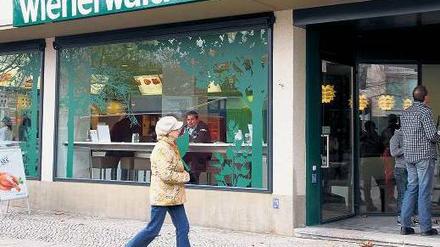 Hähnchen statt Haarspray. Am Lehniner Platz hat Wienerwald die Räume eines Drogeriemarkts übernommen. 