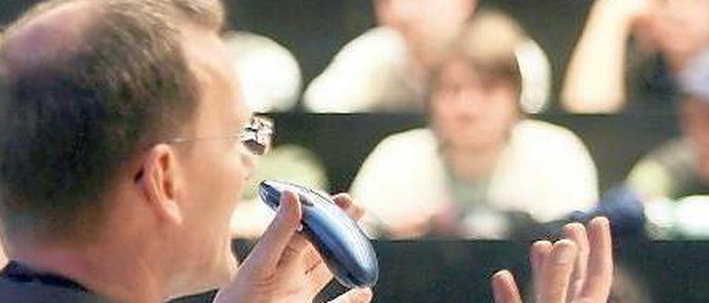 Gehör gefunden. Geklagt hatte ein hessischer Chemieprofessor, der 2005 ein Anfangsgehalt von rund 3900 Euro erhielt. Foto: dpa