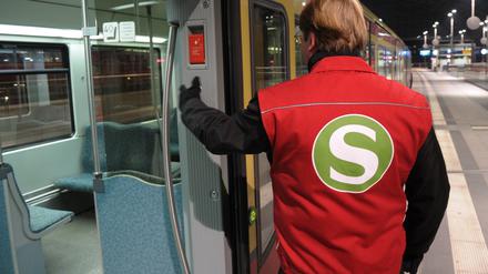 Fahrgäste sollten in der Nacht so wenig Wertgegenstände wie möglich mitnehmen.