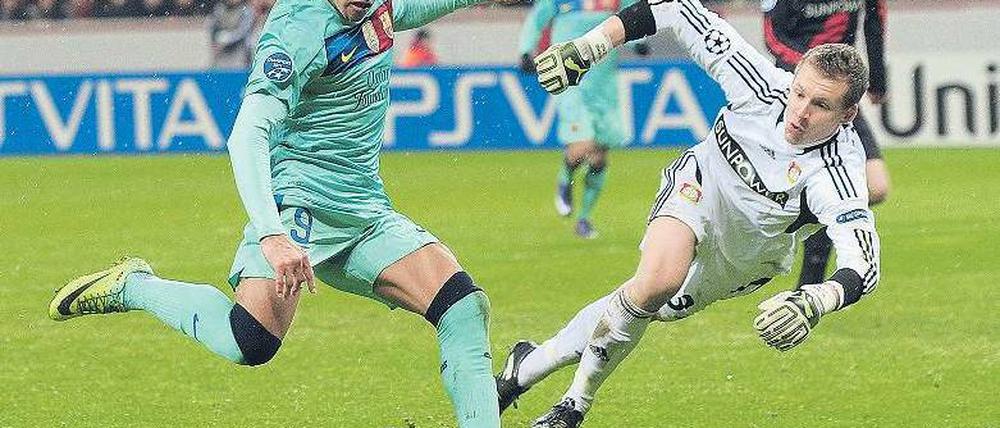 Leichte Übung. Für Alexis Sanchez (links) und den FC Barcelona hatte das Spiel in Leverkusen phasenweise Züge einer besseren Trainingseinheit. Foto: AFP