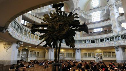Besucher während der Friedensandacht in der Frauenkirche.