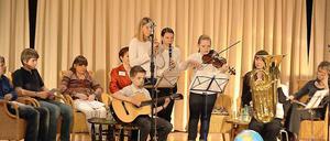 Schüler beim Musizieren.