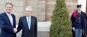 Bundespräsident Wulff wird in Rom vom italienischen Premier-Minister Mario Monti empfangen.