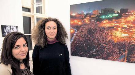 Inbilder des Aufstands. Noura Younis (links) und Kismet El Sayed. Die Ausstellung „Reporting ... A Revolution (Continued)“ ist bis Sonntag zu sehen.