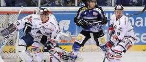 Gewichtiger Spieler. Jonathan Sim (rechts).