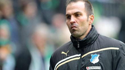 Bäumchen wechsel dich. Eben noch mit Hertha-Emblem auf der Jacke, jetzt schon Hoffenheimer: Trainer Markus Babbel.