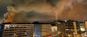 Nach der Sparpaket Abstimmung kam es in Athen zu gewaltsamen Protesten.