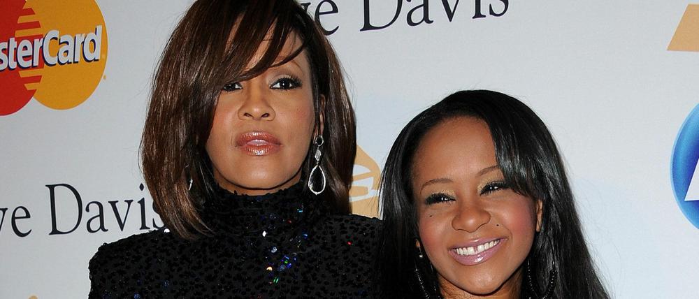 Bobbi Kristina Brown mit ihrer Mutter Whitney Houston vor einem Jahr.
