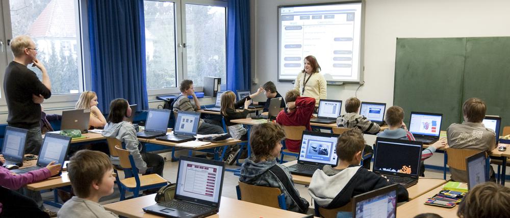 Netbooks im Klassenraum.