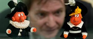 Kunsthandwerk: Zwei Puppen der Comicfiguren Dig und Dag.