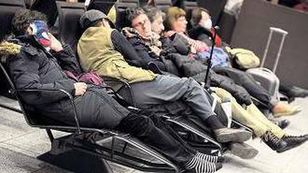 Liegeposition. Wer nicht fliegt, kann es sich wenigstens gemütlich machen. Foto: dpa