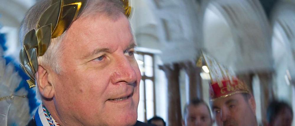 Wer hätte das gedacht? Horst Seehofer wird bis zu der Wahl eines neuen Staatsoberhaupts kommissarischer Bundespräsident.