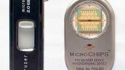 Arzneispender. Der Chip ist etwa so groß wie ein USB-Stick.