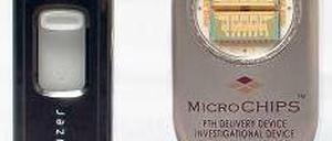 Arzneispender. Der Chip ist etwa so groß wie ein USB-Stick.