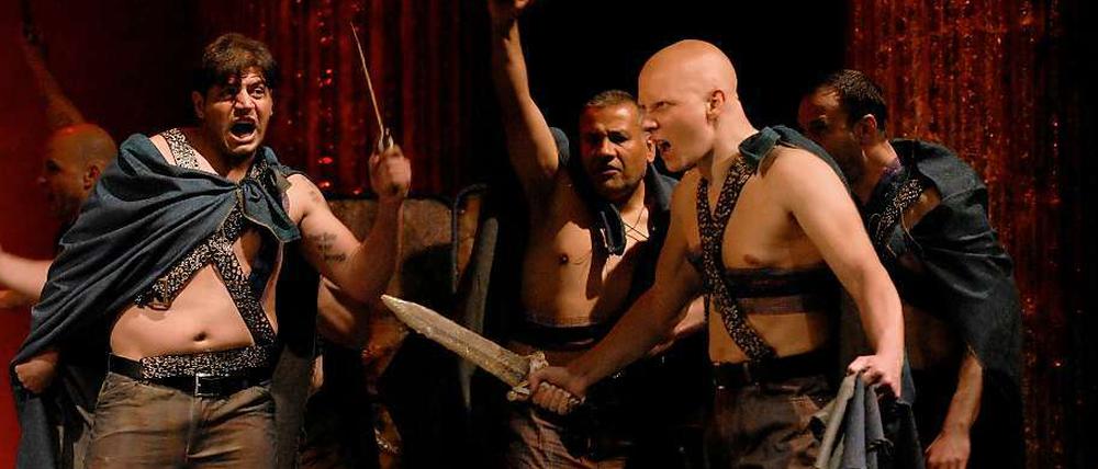 Proben den Umsturz, im Gegensatz zur Jury. Antonio Frasca und Maurilio Giaffreda im Berlinale-Goldbärenfilm "Cesare deve morire".