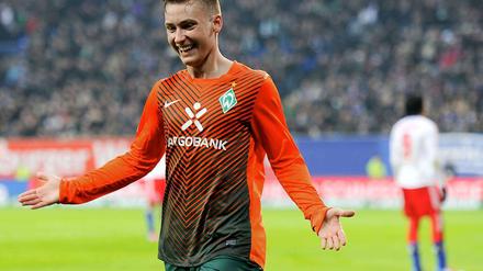 Bremens Jungstürmer Tom Trybull feiert seinen Treffer zum 0:2.