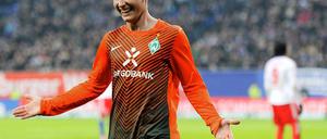 Bremens Jungstürmer Tom Trybull feiert seinen Treffer zum 0:2.