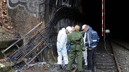Nach einem Kabelbrand in einem Tunnel in Stuttgart ermittelt die Polizei wegen Brandstiftung.