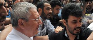 Der Hauptangeklagte Aziz Yildirim (li.).