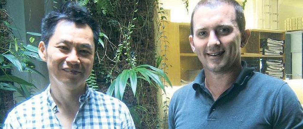 Die Woha-Architekten Wong Mun Summ und Richard Hassell sind mitten im Businessviertel der Stadt mit sich im Grünen.
