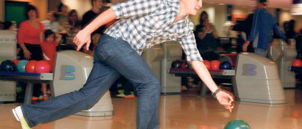 Strike statt Streik. Wohl dem, der nahe einer Bowlingbahn wohnt. Foto: AP/dapd