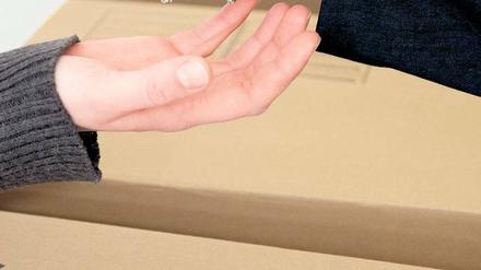 Nicht zu schnell mit dem Einzug. Bevor der Schlüssel für die neue Wohnung übernommen wird, sollten Mieter sich ihre neue Bleibe genau ansehen. Foto: dpa