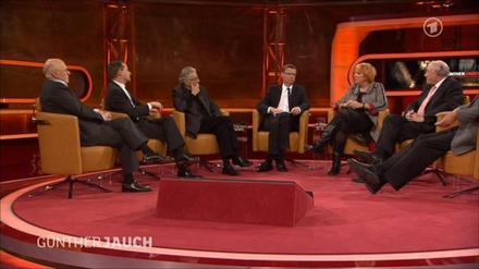 Im Rücktritts-Talk: Dirk Rossmann (v.l.n.r.), Nikolaus Blome, Gerhart Baum, Günther Jauch, Claudia Roth, Günther Beckstein und nicht mehr ganz im Bild Hans Herbert von Arnim-