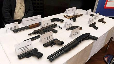 Waffen, die bei den Ermittlungen gegen die terroristische Vereinigung "Nationalsozialistischer Untergrund" (NSU) gefunden wurden.