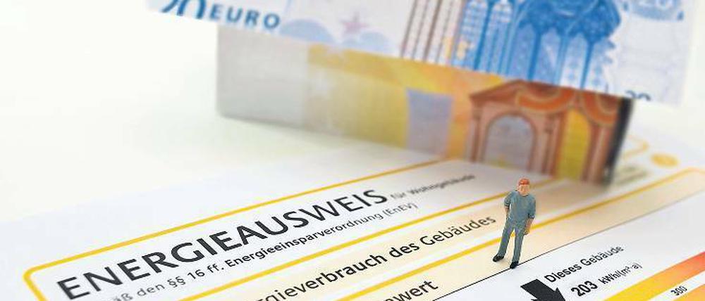 Je nach Bedarf. Der Energieausweis einer Immobilie gibt Auskunft über die Höhe der Energiekosten – künftige Mieter oder Käufer sollte daher den Eigentümer danach fragen. Foto: dpa
