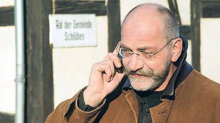 Hans-Peter Perschke, Bürgermeister der Gemeinde Schlöben (Saale-Holzland-Kreis), hat die Energiewende selbst in die Hand genommen. Foto: dpa