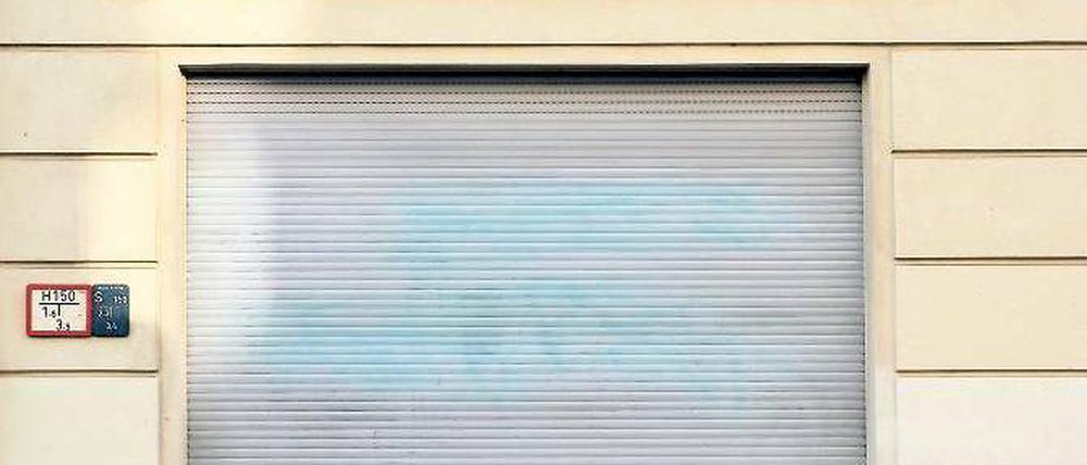 Laden dicht. Welche Märkte dichtgemacht werden, muss Insolvenzverwalter Arndt Geiwitz nun mit Betriebsräten und Gewerkschaften aushandeln. Auch in Berlin zittern die Mitarbeiter. Foto: dpa