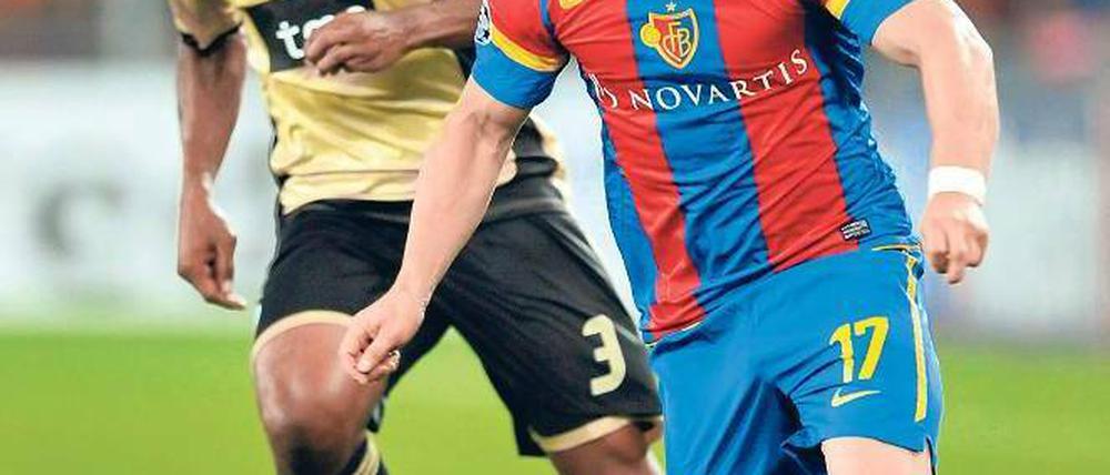 Spektakel am Ball. Shaqiri (r.) verspricht der Bundesliga neue Tricks. Foto: dpa