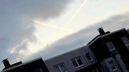 Über Kreuz. Der Fiskus habe mit der Luftverkehrsabgabe 959 Millionen Euro eingenommen, sagen die Airlines. Der wirtschaftliche Schaden betrage aber rund 1,7 Milliarden.