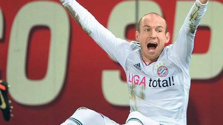 Ich will Elfmeter. Der bei Bayern eingewechselte Arjen Robben ist frustiert. Foto: dpa