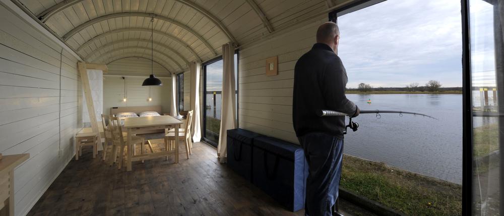 Schlafen mit der Oder vor der Nase. Frühstück kann man aus dem Fluss zu angeln versuchen.