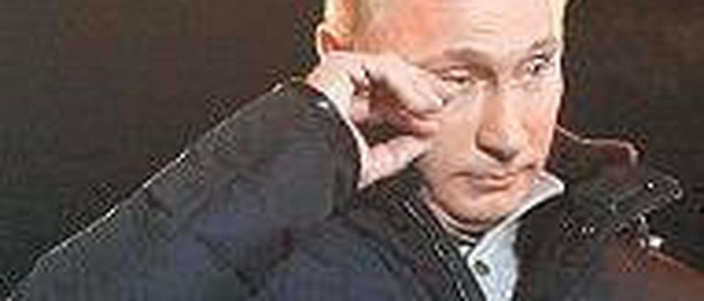 Feuchte Augen hatte Wladimir Putin bei der Siegesfeier – das lag nur am Wind, behauptete er später. Foto: Reuters