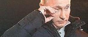 Feuchte Augen hatte Wladimir Putin bei der Siegesfeier – das lag nur am Wind, behauptete er später. Foto: Reuters