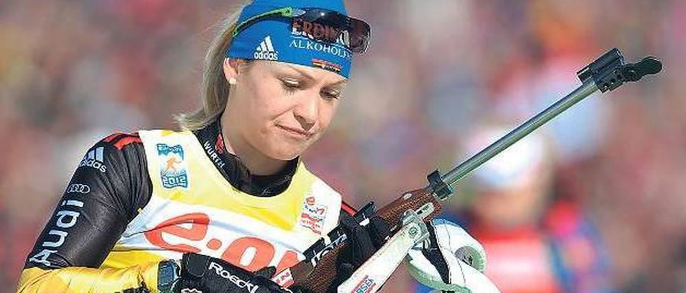 Magdalena Neuner verfehlte insgesamt sechs Scheiben und kam fast fünf Minuten nach der Siegerin Tora Berger ins Ziel.