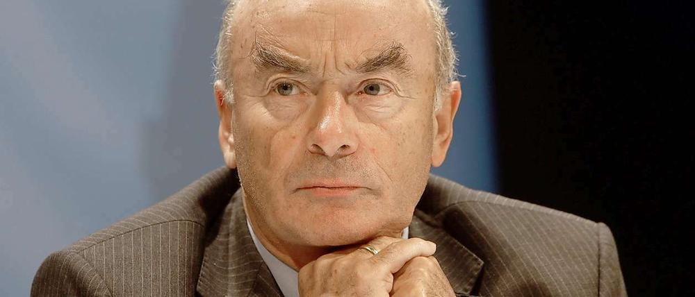 Jörg Schönbohm, früherer Innenminister von Brandenburg, hat einen Schlaganfall erlitten.