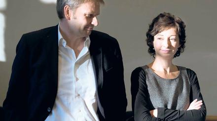 Abschied aus der Doppelspitze. Nach dem Scheitern der rot-grünen Koalitionsverhandlungen unterlag Fraktionschef Volker Ratzmann im parteiinternen Machtkampf und trat zurück – und kehrte der Landespolitik am Ende ganz den Rücken. Jetzt führt Ramona Pop die Fraktion vorerst allein. Foto: dpa/Kahnert