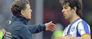 Lewan Kobiaschwili (r.) hat mit einer starken Leistung gegen Bremen im defensiven Mittelfeld auf sich aufmerksam gemacht. Wird Otto Rehhagel (l.) ihn auch in Köln in der Zentrale aufbieten?