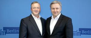 Wie aus einem Guss: Wowereit (rechts) und Henkel bei ihrer Zwischenbilanz.