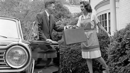 Wie im Bilderbuch? "Vater fährt Auto, Mutti kauft ein." So stand es in den Fibeln der sechziger Jahre.