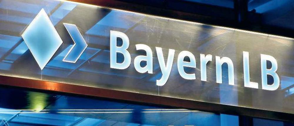 Zehn Milliarden Euro Schulden: Nach fatalen Spekulationsgeschäften soll die Bayern LB nun ihr Tafelsilber zu Geld machen. Foto: Angelika Warmuth/dpa