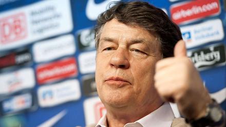 Otto Rehhagel auf der Pressekonferenz am Donnerstag. Der Erkenntnisgewinn hielt sich dabei in überschaubaren Grenzen.