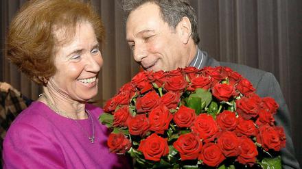 Beate Klarsfeld mit Linken-Parteichef Klaus Ernst bei einer Matinee im Berliner Babylon-Kino