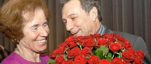 Beate Klarsfeld mit Linken-Parteichef Klaus Ernst bei einer Matinee im Berliner Babylon-Kino